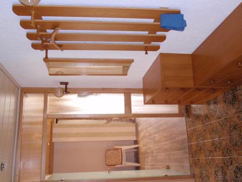 a bathroom with a ceiling with wooden beams at Ferienwohnung Carmen in 36396 Steinau-Ulmbach in Steinau an der Straße