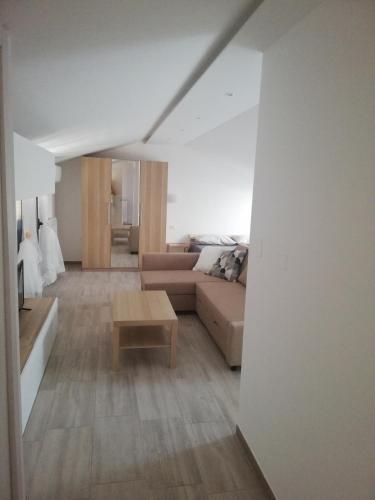 a living room with a couch and a table at Casa vacanze Villa Algieri in Schiavonea