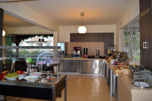 Eten bij of ergens in de buurt van het hotel

