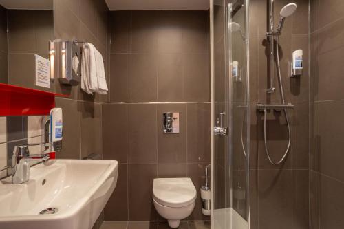 Koupelna v ubytování MEININGER Hotel Heidelberg Hauptbahnhof