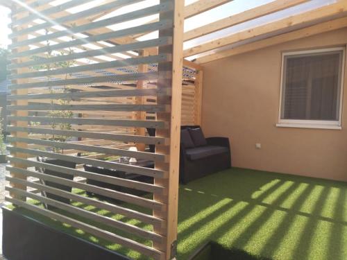 a pergola on the side of a house at Bubble House - Apartmanok in Szilvásvárad