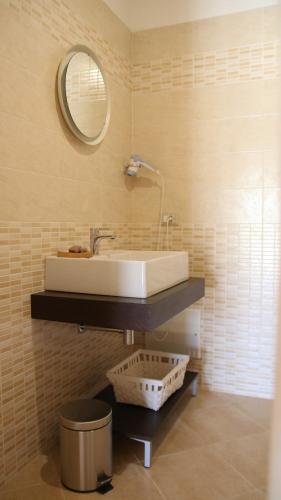 a bathroom with a sink and a mirror at Al Ginepro in Montecchio