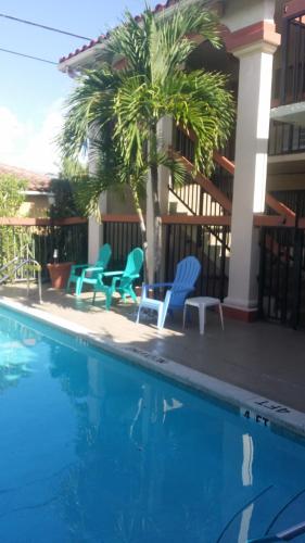 Kolam renang di atau dekat dengan Palm Breeze Hotel