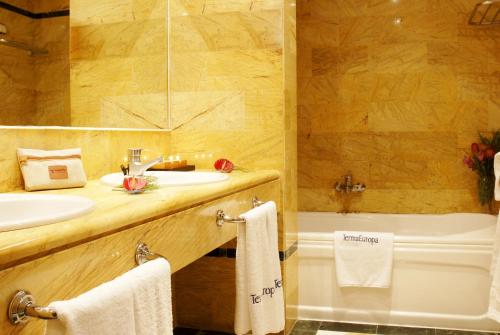 Un baño de Hotel SPA TermaEuropa Balneario Arnedillo