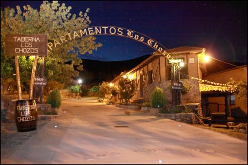 a building with a sign that saysfamousfamous fires club at Complejo Rural Los Chozos Valle del Jerte in Jerte