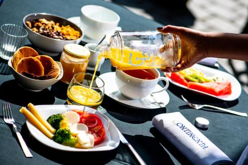 Makanan di atau berdekatan hotel