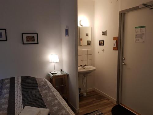 Koupelna v ubytování Brukshotellet Skinnsberg
