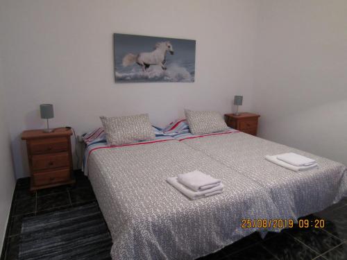 A bed or beds in a room at CASA EN LA PLAYA DE VALLEHERMOSO, ISLA DE LA GOMERA