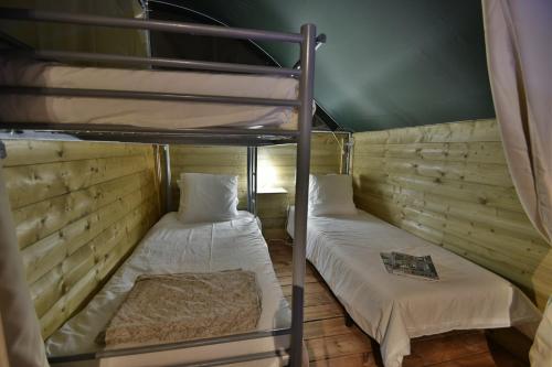 a couple of bunk beds in a room at Camping Du Paquier Fané in Chagny