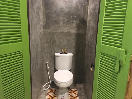 Ένα μπάνιο στο Talardkao Balcony Krabi