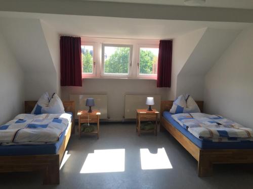Un pat sau paturi într-o cameră la Gästehaus Sandra