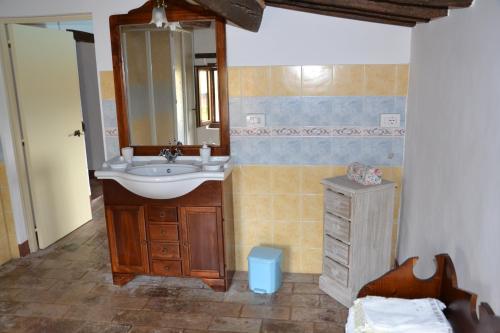 a bathroom with a sink and a mirror at Agriturismo Villa Rosetta in San Severino Marche