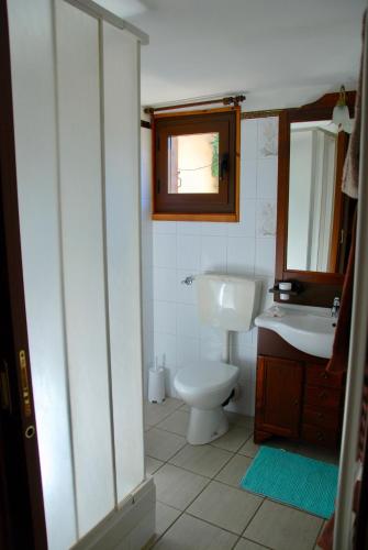 Ein Badezimmer in der Unterkunft CasAda