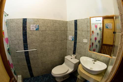 a bathroom with a toilet and a sink at The Point Mancora Beach - Hostel Juvenil de Fiesta in Máncora
