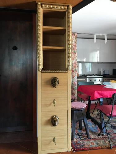 a wooden cabinet with three shelves in a kitchen at Maison Claudià al Lido di Venezia in Venice-Lido