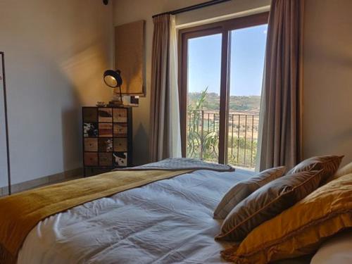 Кровать или кровати в номере The Loft Gozo