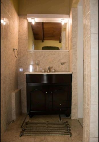 a bathroom with a black sink and a mirror at Casa Mandala in Trelew