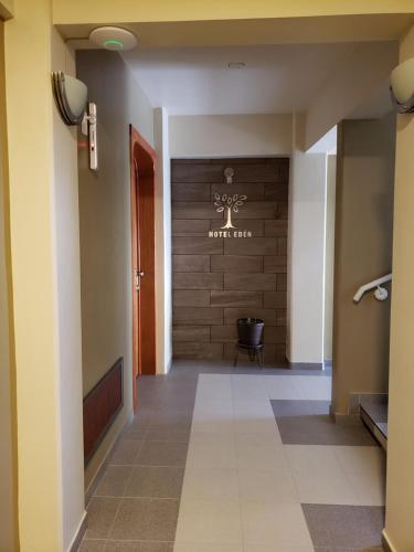 a hallway in a hotel with a wooden wall at Hotel Edén in Santiago Juxtlahuaca