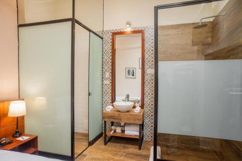 a bathroom with a sink and a mirror at Casa Biru Hotel Boutique in Cusco