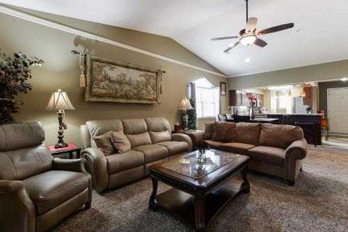 a living room with couches and a coffee table at Luxury Condos at Thousand Hills - Heart of Branson - Beautifully remodeled - Spacious and Affordable in Branson