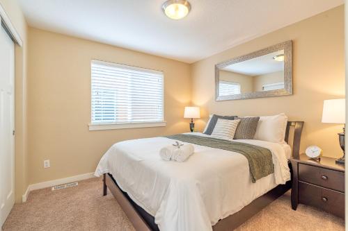 Ένα ή περισσότερα κρεβάτια σε δωμάτιο στο Modern home, Four bedrooms, 2 King Beds