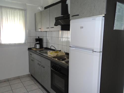 Kuchyň nebo kuchyňský kout v ubytování Socrates Apartments