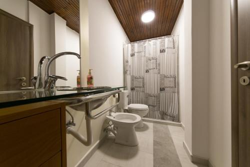 Vonios kambarys apgyvendinimo įstaigoje Castelomi