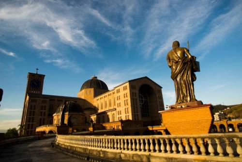 a statue of a man standing in front of a building at Paradise Palace Hotel in Aparecida