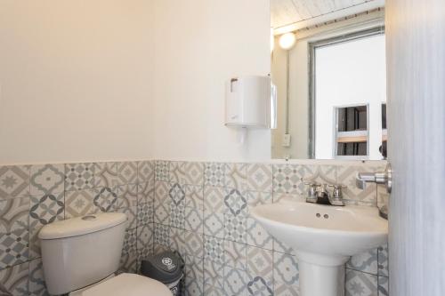 Un baño de Gastón Coliving