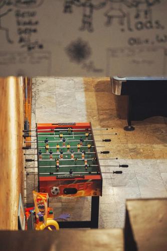 Sala de juegos en Wonderloft Hostel Kota Tua