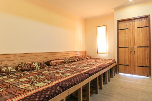 Tempat tidur dalam kamar di IMK Inn by Obech