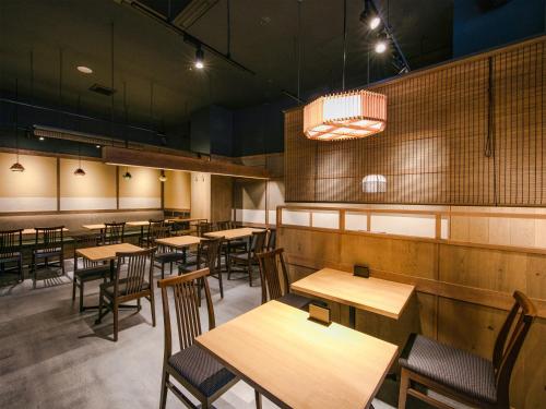Reštaurácia alebo iné gastronomické zariadenie v ubytovaní HOTEL UNIZO Nagoya Ekimae