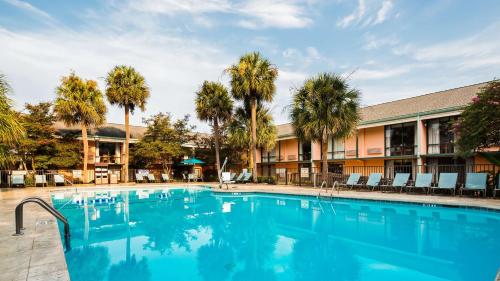 a large swimming pool in front of a hotel at Best Western Charleston Inn in Charleston