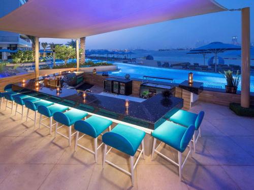 Bazén v ubytování The Retreat Palm Dubai MGallery by Sofitel nebo v jeho okolí