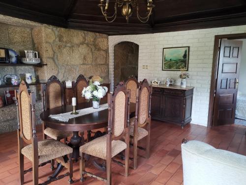 a dining room with a table and chairs at Casa da Eira - Castanheiras in Resende