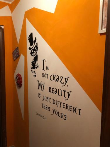 a sign on the wall of a bathroom at Maison Jean-Luc - app Vittorio in Bra