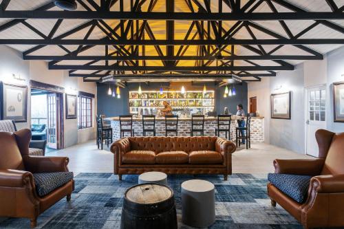 Salon oz. bar v nastanitvi Gondwana Etosha Safari Lodge