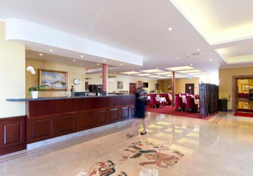 Lobbyn eller receptionsområdet på Brommavik Hotel