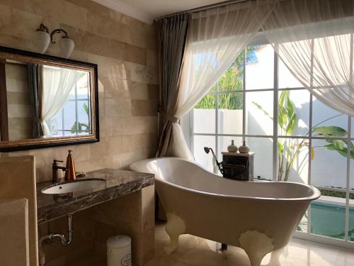 Bilik mandi di Villa Hikari Bali