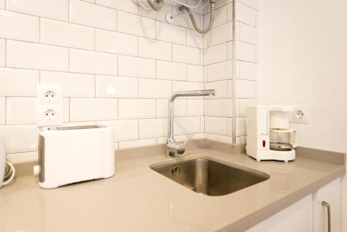 Gallery image of LU&CIA City Beach Malagueta 2 in M&aacute;laga