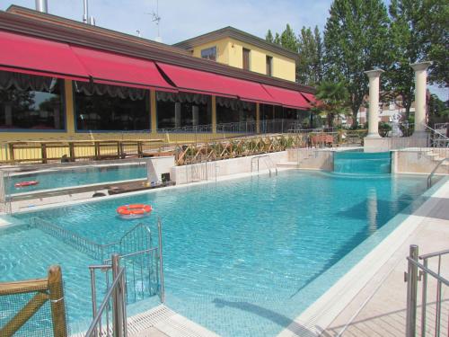a large swimming pool in front of a building at Sul Bacino in Massa Lombarda