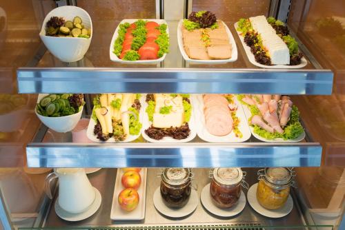Makanan di atau berdekatan hotel