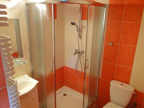 Ванная комната в Miś Pokoje Gościnne