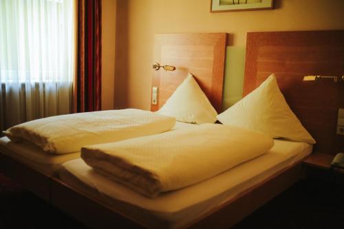 Ліжко або ліжка в номері Hotel & Restaurant Adler