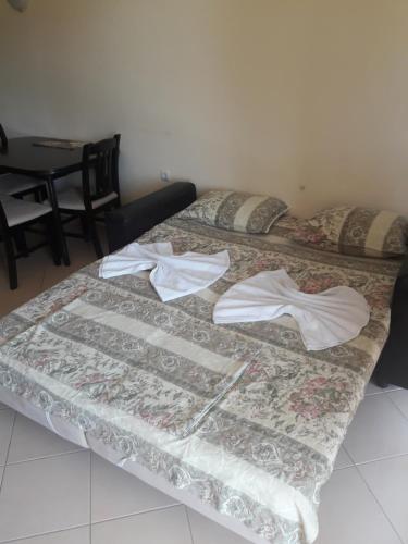 A bed or beds in a room at Sunset Beach 3 Nova