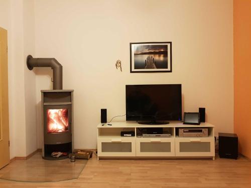 Televiisor ja/või meelelahutuskeskus majutusasutuses 064 Lindenstra_e