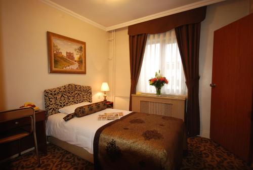 Un ou plusieurs lits dans un hébergement de l'établissement Hotel Mithat