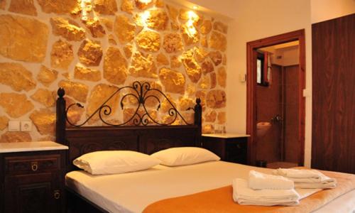 A bed or beds in a room at Guesthouse Papanikolaou