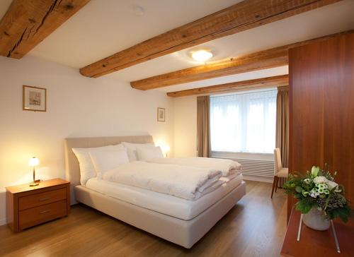 Ένα ή περισσότερα κρεβάτια σε δωμάτιο στο Hotel Taverne zum Kreuz