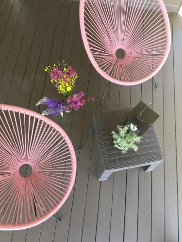 an overhead view of two pink tables and flowers at Economy rooms for 2-4 people in Anykščiai